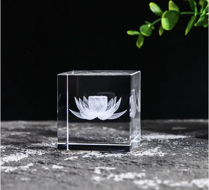 Creative Desktop Ornament with White Crystal / Cube décorative en crystal transparent