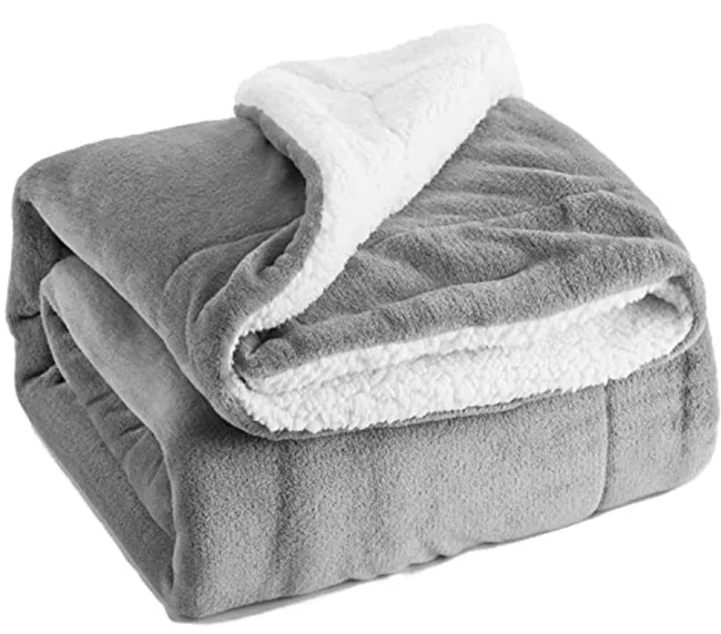 Cozy Sherpa Lamb Fleece Blanket / Couverture ultra-confortable