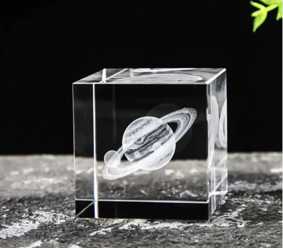 Creative Desktop Ornament with White Crystal / Cube décorative en crystal transparent