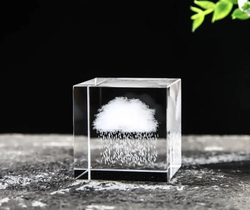 Creative Desktop Ornament with White Crystal / Cube décorative en crystal transparent