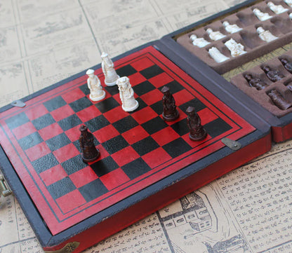 Jeu d'échec antique en cuir / Antique Leather Box Set Chess