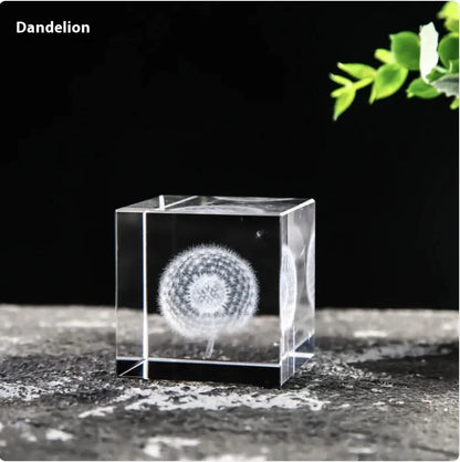 Creative Desktop Ornament with White Crystal / Cube décorative en crystal transparent