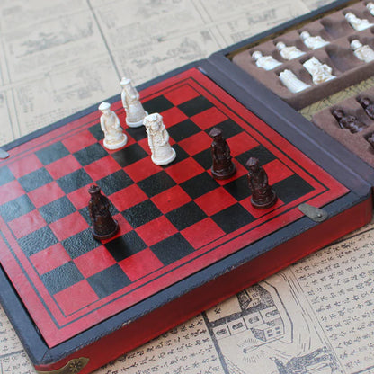 Jeu d'échec antique en cuir / Antique Leather Box Set Chess